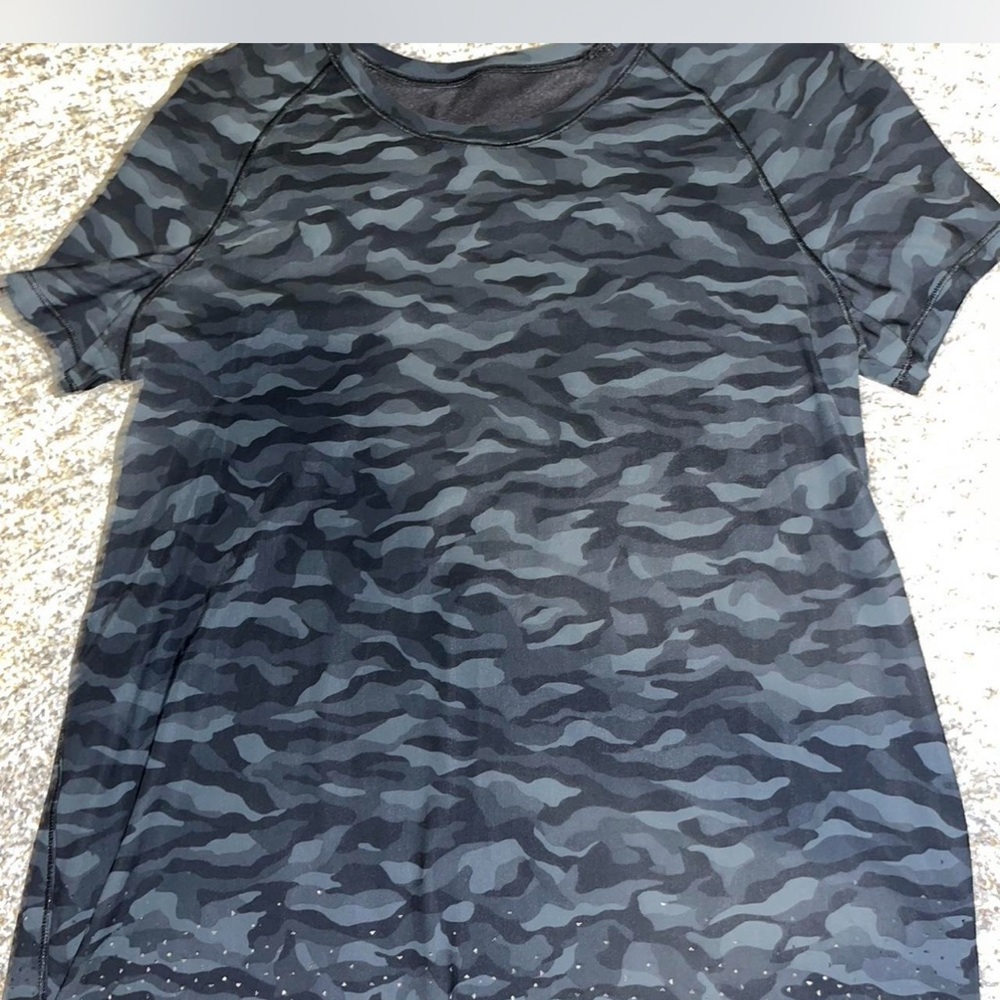 lululemon athletica Camouflage Short Sleeve Tee - Black and Gray